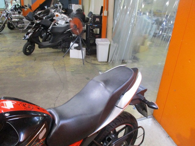 シートもこの通り破れもなければへたりもありません！来店が難しい方はお電話にて通販も可能ですよ！！